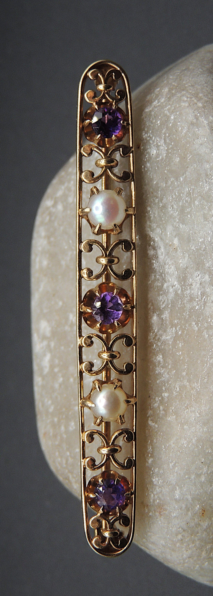 Antique Edwardian Amethyst & Pearl Brooch in Gold (c. 1905–1915)